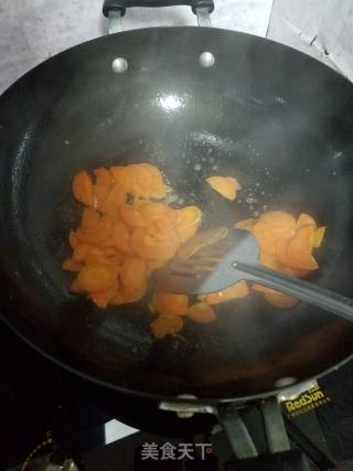 胡萝卜青椒炒鸡蛋的做法步骤：4