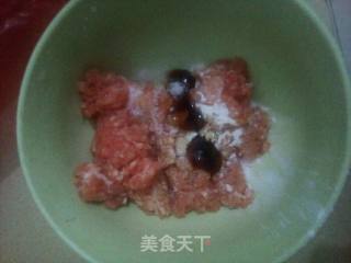 一肉两吃---肉丸煎肉配洋葱的做法步骤：3