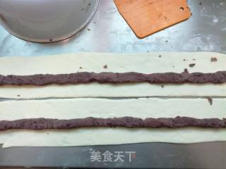 发面豆沙盘龙饼的做法步骤：6