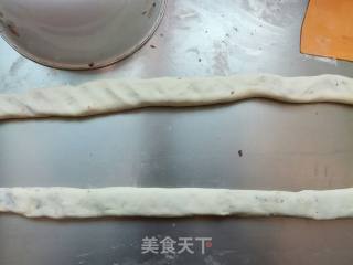 发面豆沙盘龙饼的做法步骤：8
