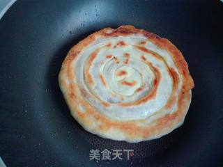 发面豆沙盘龙饼的做法步骤：13