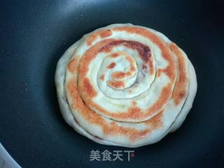 发面豆沙盘龙饼的做法步骤：14