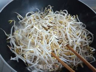 韭菜炒豆芽的做法步骤：4