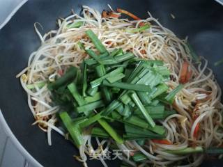 韭菜炒豆芽的做法步骤：7