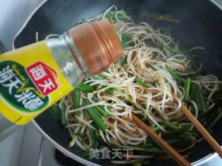 韭菜炒豆芽的做法步骤：9