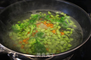 五彩饭的做法步骤：1