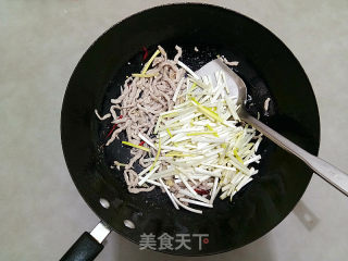蒜黄炒肉丝的做法步骤：7