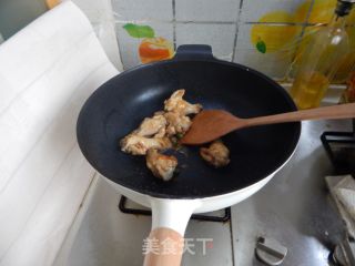 彩椒烧鸡腿根的做法步骤：7
