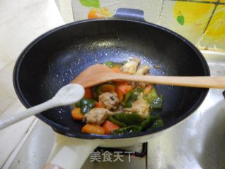 彩椒烧鸡腿根的做法步骤：12