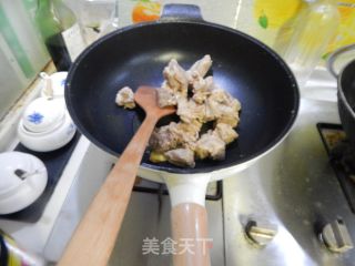 白萝卜烧排骨的做法步骤：2