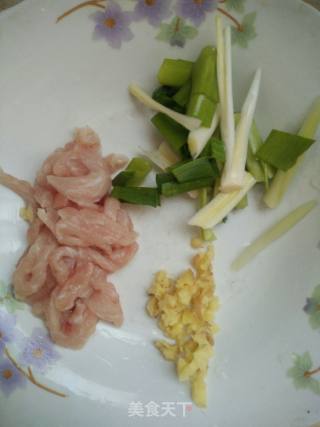 大白菜炒肉丝的做法步骤：2