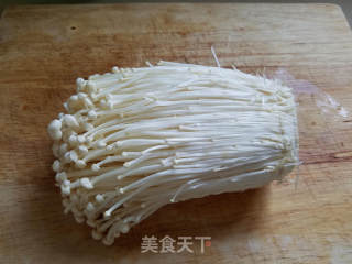 蚝油金针菇的做法步骤：1
