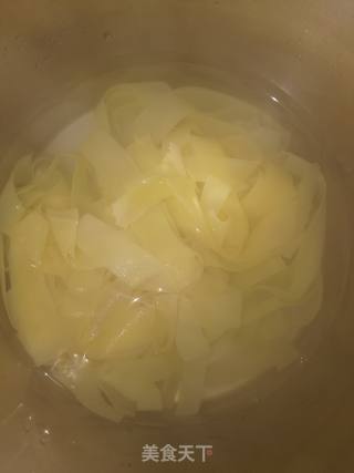 红油香菜拌豆皮的做法步骤：2