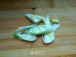 芹菜炒粉的做法步骤：3
