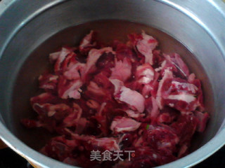 豇豆榛蘑烧牛肉的做法步骤：5