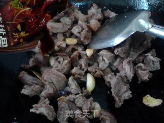 豇豆榛蘑烧牛肉的做法步骤：10