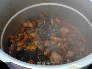 豇豆榛蘑烧牛肉的做法步骤：12
