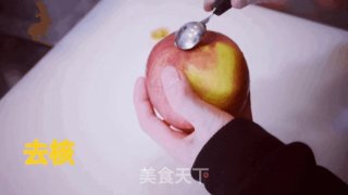 蒸苹果的做法步骤：1