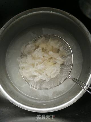 新鲜银耳羹的做法步骤：2
