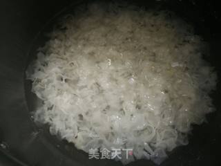 新鲜银耳羹的做法步骤：4