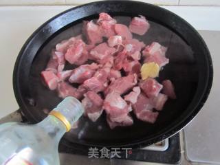 牛肉焖笋的做法步骤：2