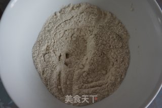 #妈妈的味道#杂粮鸡蛋饼的做法步骤：2
