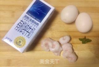 #妈妈的味道#牛奶虾仁蒸蛋的做法步骤：1