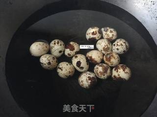 茄汁虎皮鹌鹑蛋烧西兰花的做法步骤：2