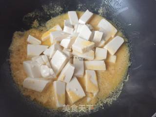 咸蛋黄烧豆腐的做法步骤：8