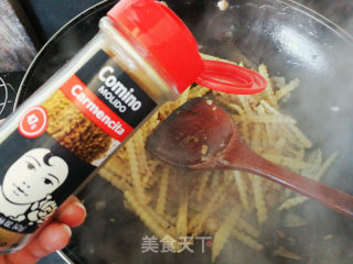 孜然肉末狼牙土豆的做法步骤：9