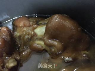 秘制卤猪手的做法步骤：7