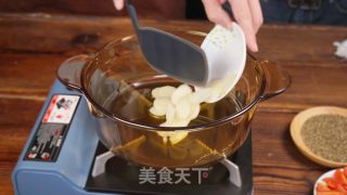 意大利蒜香罗勒炖鱼的做法步骤：2