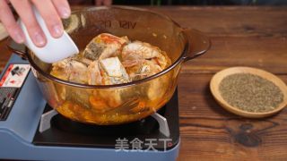 意大利蒜香罗勒炖鱼的做法步骤：4