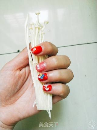 番茄煨金针菇的做法步骤：1