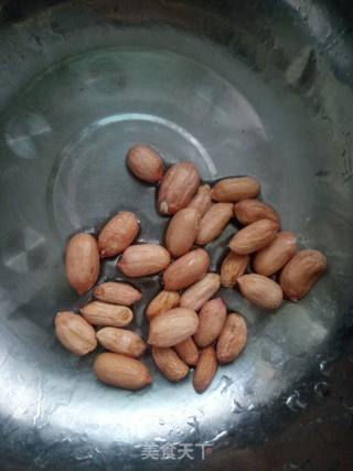 花生炖猪蹄的做法步骤：2