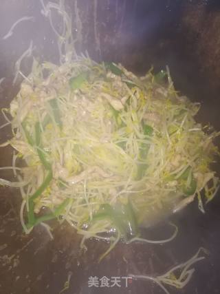 松柳芽炒肉丝的做法步骤：7