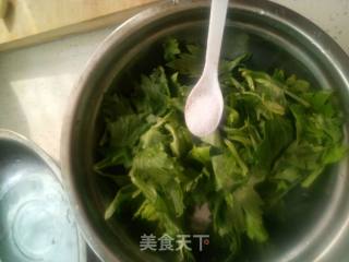 蒸芹菜叶的做法步骤：2