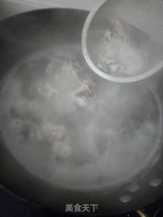 板栗烧排骨的做法步骤：3