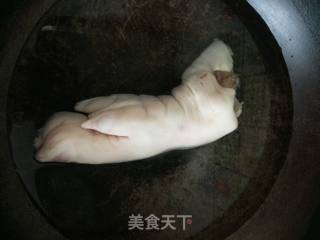 酱猪蹄的做法步骤：1