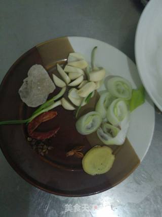 干烧青椒鸡腿肉的做法步骤：4