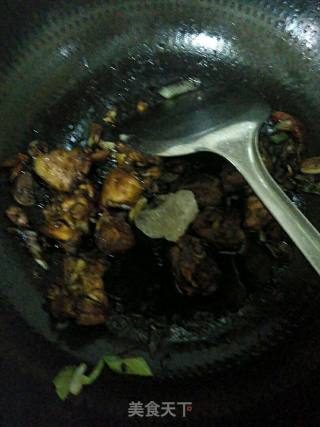 干烧青椒鸡腿肉的做法步骤：7