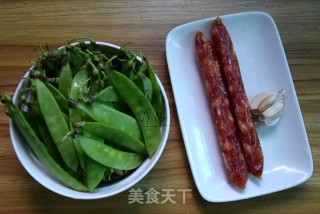 腊肠炒荷兰豆的做法步骤：1