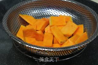 红豆沙花包的做法步骤：1