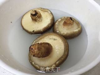风味香菇炒鸡蛋的做法步骤：2