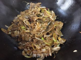 葱爆羊肉卷的做法步骤：8