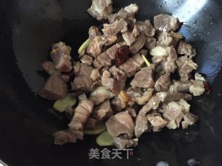 土豆炖牛腩的做法步骤：4