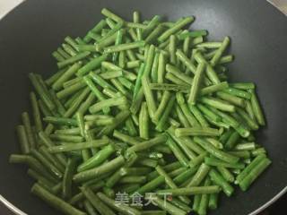 肉丝炒豇豆的做法步骤：6