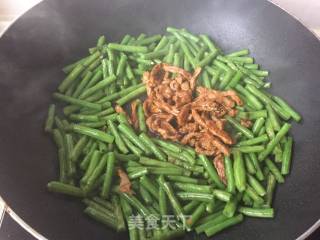 肉丝炒豇豆的做法步骤：9