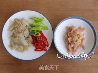 鸡肉炒菊竽的做法步骤：3