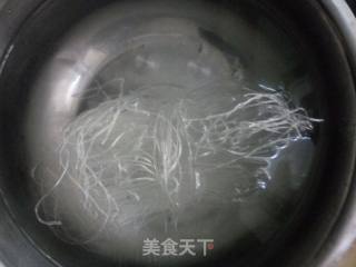 蒜蓉粉丝蒸淡菜干的做法步骤：3
